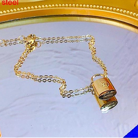 Gold Lock Key Luxury Bracelet, Dainty, Delicate, Chain Link, Gift for Mom - Picture 3 of 5